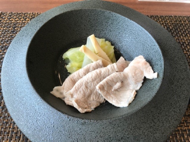 糸島豚のしゃぶ鍋と春キャベツ