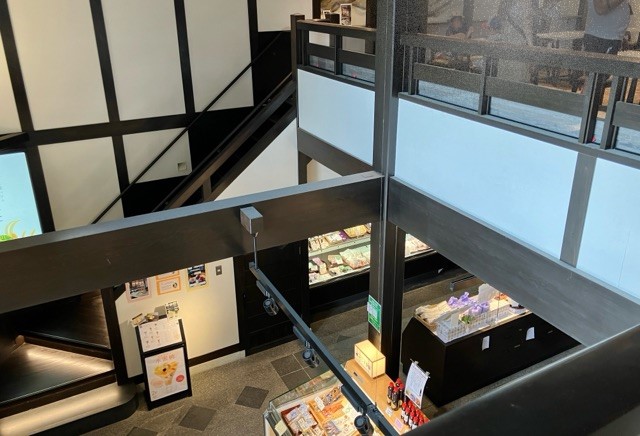 1Fお土産2Fカフェ