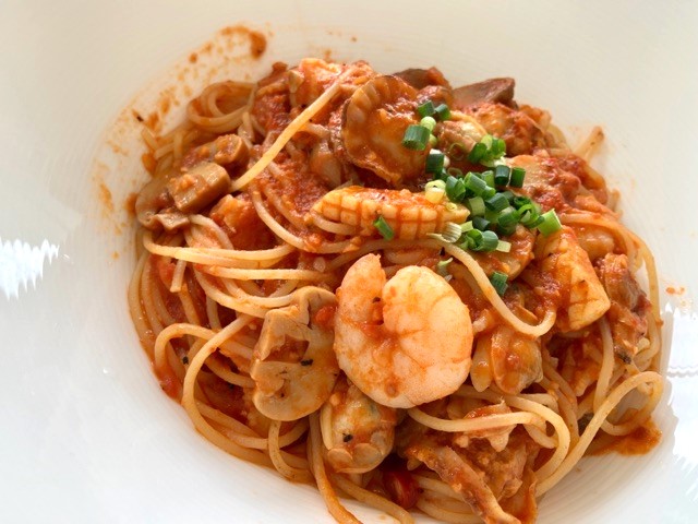 トマトソースパスタ