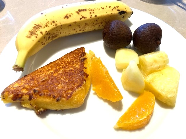 フルーツとフレンチトースト